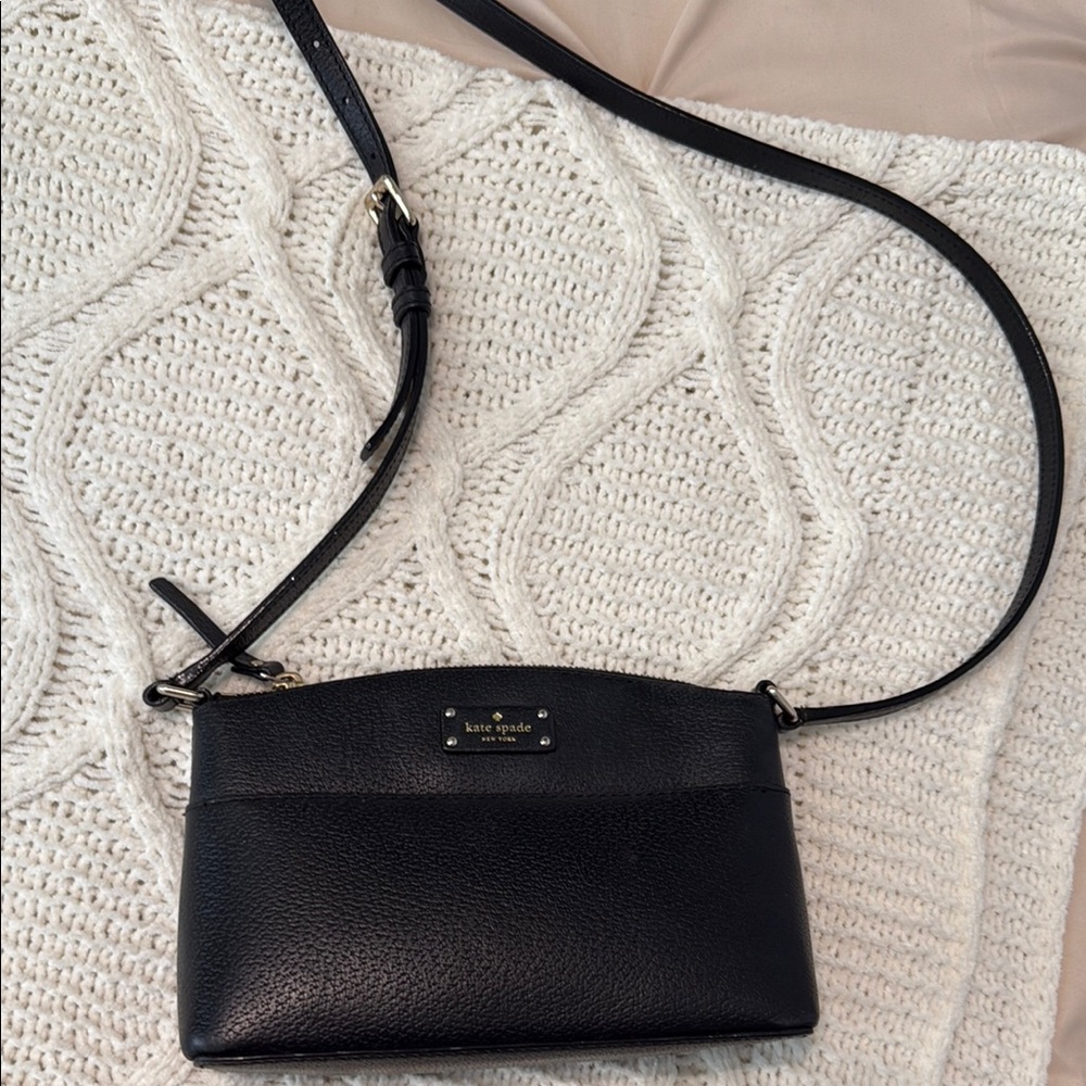 Kate Spade Black Leather Crossbody Bag Sleek Design